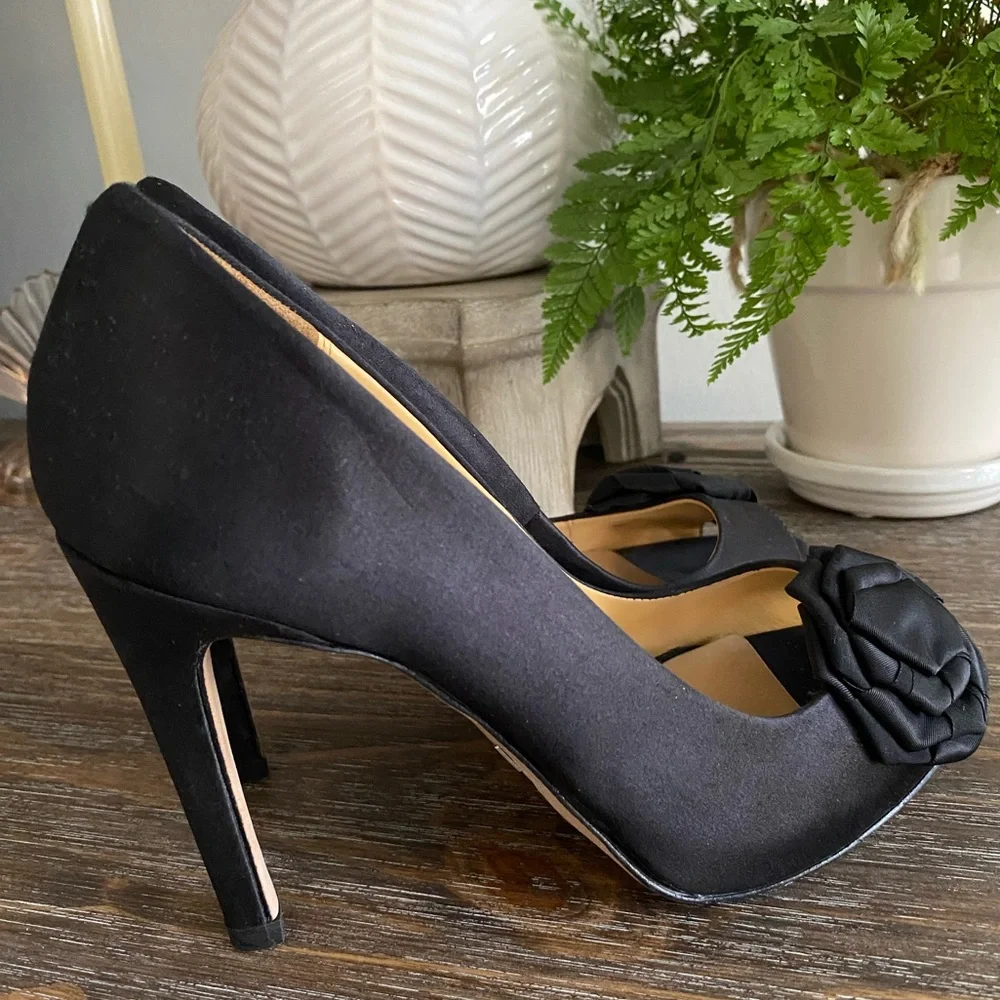 Badgley Mischka‎ Women’s Black Satin Peep Toe Stilettos, 7M MSRP $245